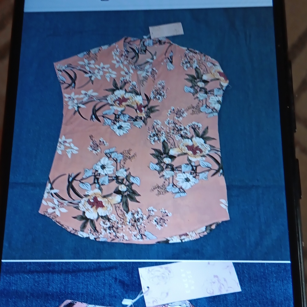 NWT dusty pink floral blouse M. NWT